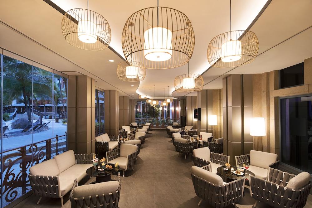 Resorts World Sentosa - Hotel Сингапур Екстериор снимка The interior of the lounge