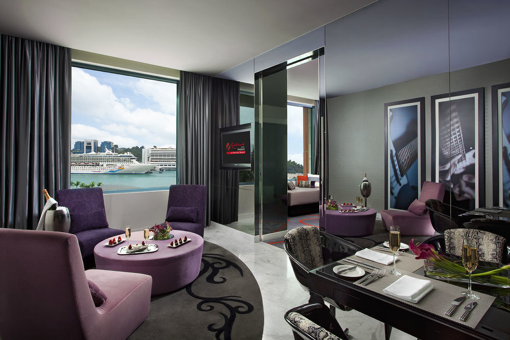 Resorts World Sentosa - Hotel Сингапур Екстериор снимка A suite at the W Hotel, Hong Kong