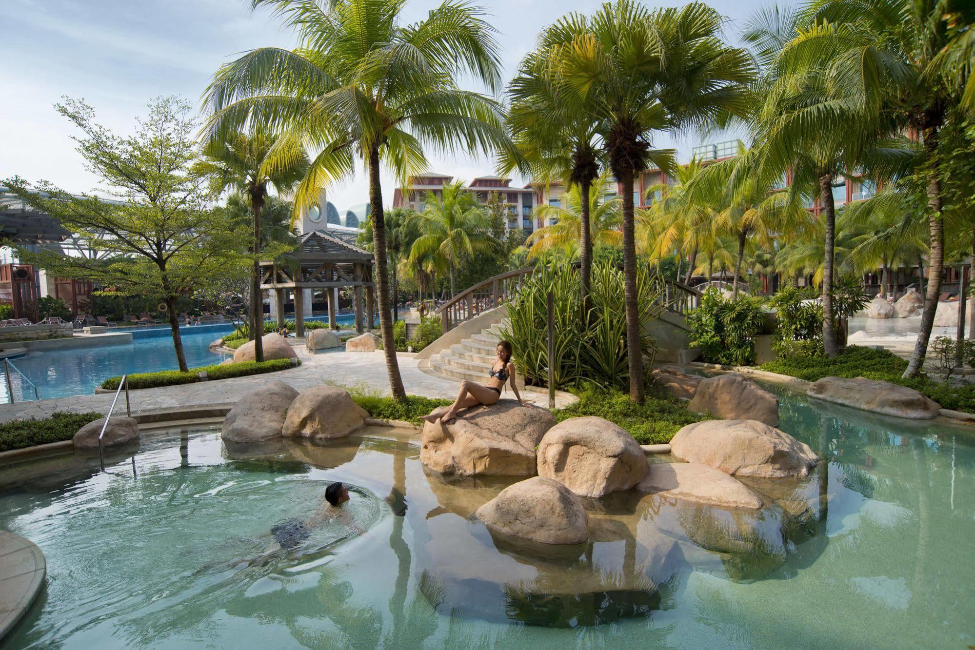 Resorts World Sentosa - Hotel Сингапур Екстериор снимка The Rock Pool