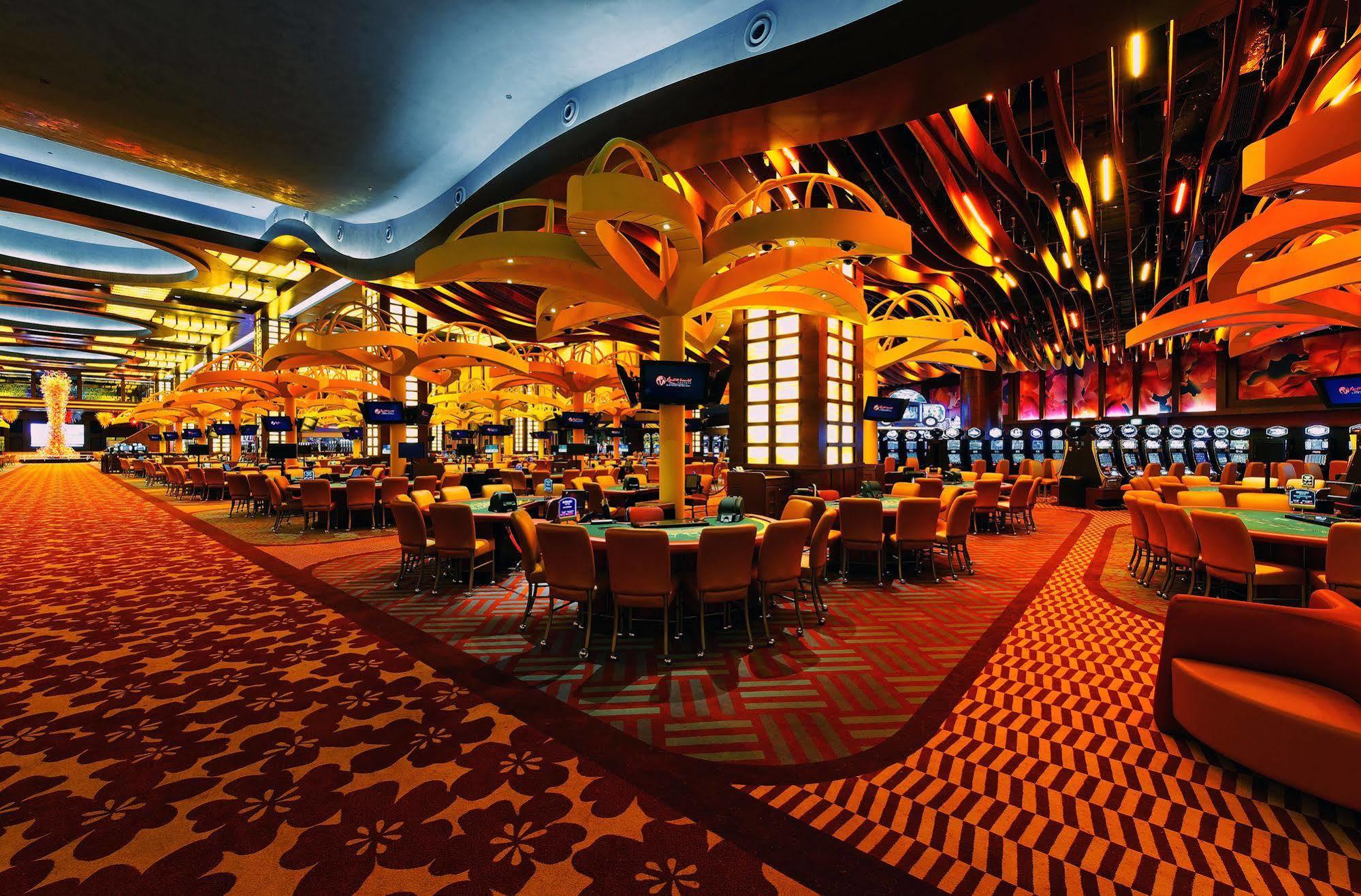 Resorts World Sentosa - Hotel Сингапур Екстериор снимка Casino floor